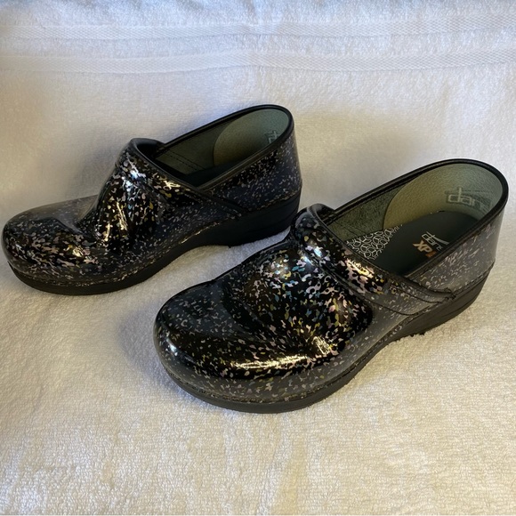 Dansko XP 2.0 Black Splatter Patent Leather Size 41 Women’s Clog Work Shoe - Picture 3 of 16